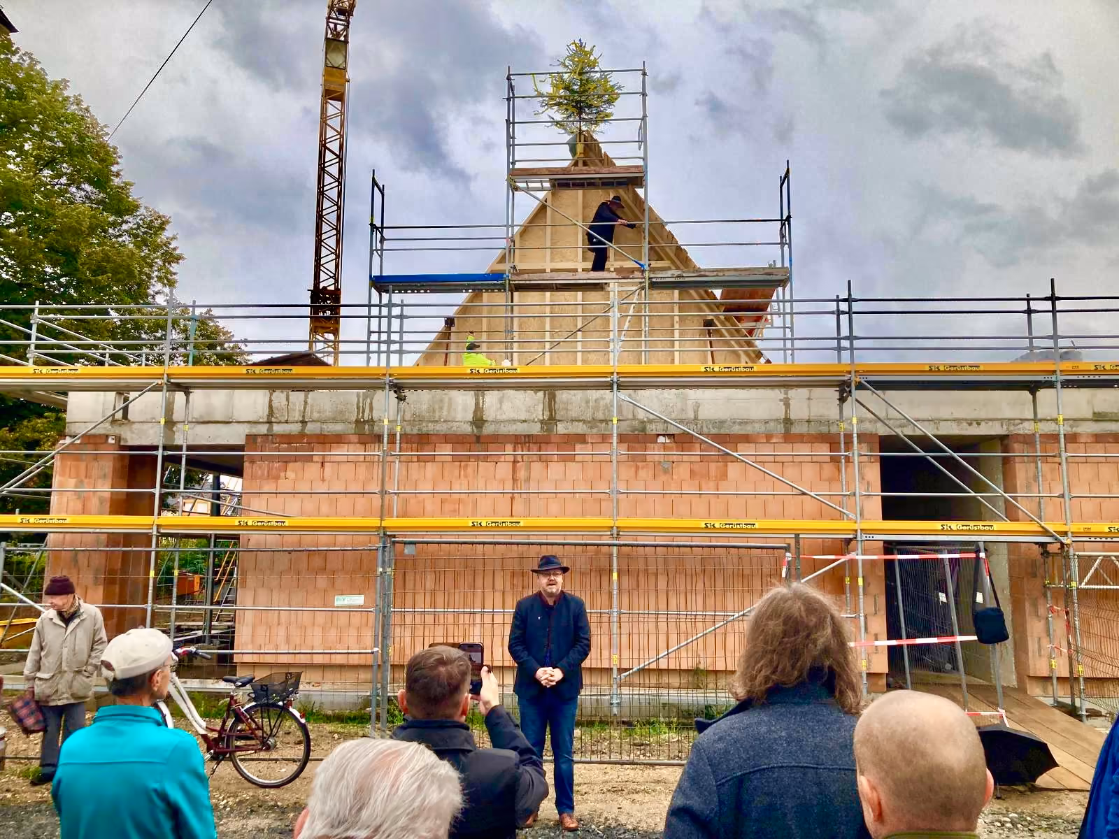 Foto vom Richtfest des neuen Pfarrheims